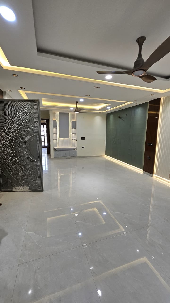4 BHK, Builder Floor