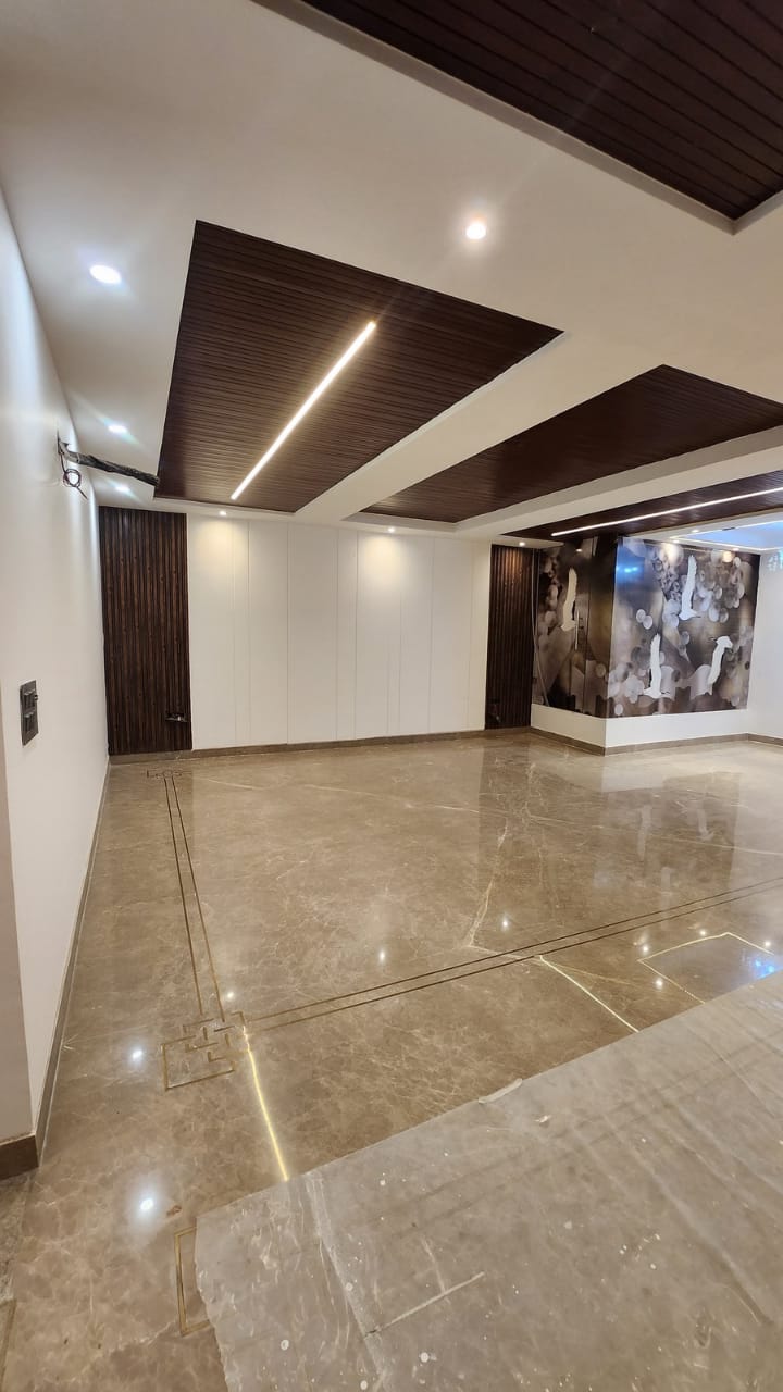 4 BHK, Builder Floor