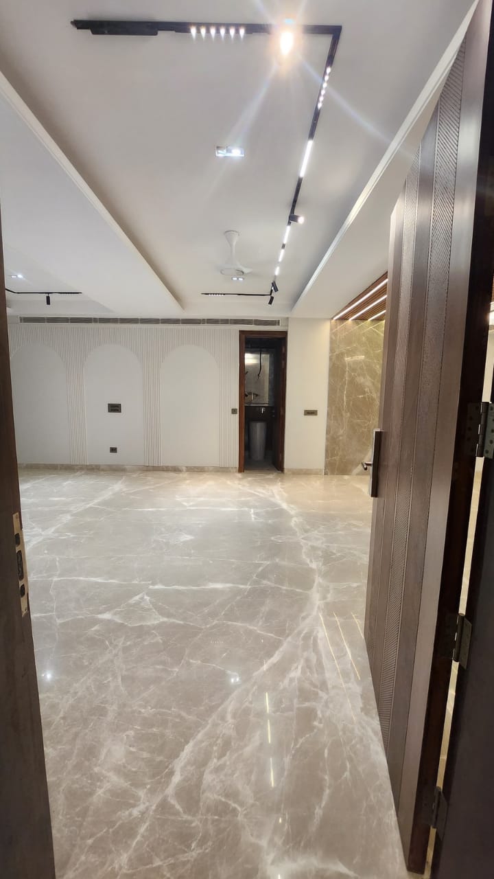 4 BHK, Builder Floor