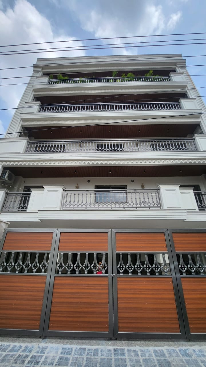 4 BHK, Builder Floor